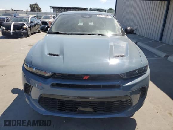 ✅ 2024 Dodge Hornet R/T • VIN: ZACPDFCW2R3A07553 • Lot: 68716005. Wystawiony na Copart z przebiegiem 14 924 mil mil. Skorzystaj z bezpłatnego archiwum sprzedaży aukcyjnych z USA i zobacz szczegółowy raport historii pojazdu na DreamBid. Zdjęcie 5.