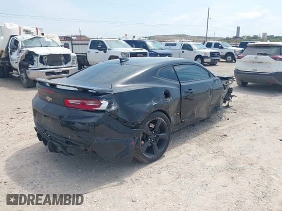 ✅ 2018 Chevrolet Camaro 1SS • VIN: 1G1FF1R70J0110233 • Лот: 43074392. Опубликован ранее на IAAI с пробегом 110 469 миль. Бесплатный доступ к архиву аукционных продаж из США и подробный отчёт об истории автомобиля на DreamBid. Изображение 4.