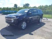 ✅ 2022 Chevrolet Suburban High Country • VIN: 1GNSKGKL2NR286432 • Lot: 43389047. Wystawiony na IAAI z przebiegiem 91 833 mil. Bezpłatny archiwum sprzedaży aukcyjnych z USA i szczegółowy raport historii pojazdu na DreamBid. Zdjęcie 18.