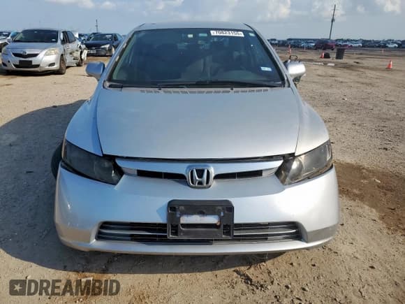 ✅ 2007 Honda Civic LX • VIN: 1HGFA15577L123516 • Лот: 70823155. Опубликован ранее на Copart с пробегом 201 887 миль. Бесплатный доступ к архиву аукционных продаж из США и подробный отчёт об истории автомобиля на DreamBid. Изображение 5.