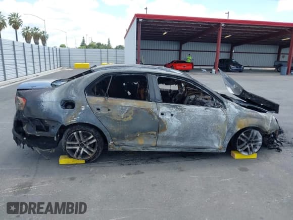 ✅ 2006 Volkswagen Jetta 2.5L • VIN: 3VWRG71K26M708264 • Лот: 42256644. Опубликован ранее на IAAI с пробегом Не указан. Бесплатный доступ к архиву аукционных продаж из США и подробный отчёт об истории автомобиля на DreamBid. Изображение 13.