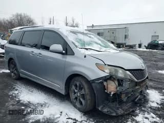 ✅ 2012 Toyota Sienna SE • VIN: 5TDXK3DC3CS198430 • Lot: 43843139. Listed on IAAI with 283,295 mi. Free auction sales archive from the USA and detailed vehicle history report at DreamBid. Image 1.