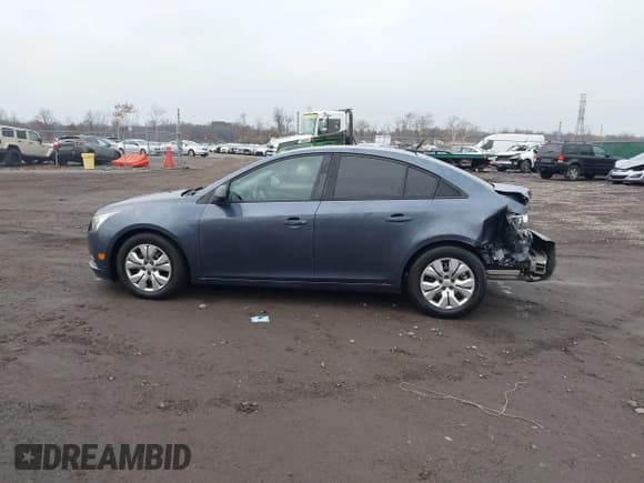 ✅ 2013 Chevrolet Cruze LS • VIN: 1G1PA5SG2D7136543 • Лот: 43757431. Опубликован ранее на IAAI с пробегом 85 735 миль. Бесплатный доступ к архиву аукционных продаж из США и подробный отчёт об истории автомобиля на DreamBid. Изображение 14.