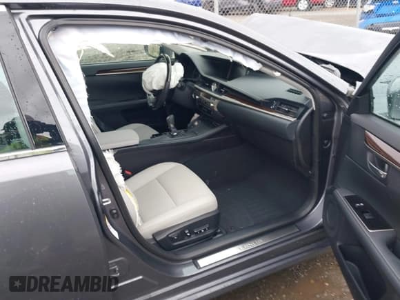 ✅ 2016 Lexus ES 330 • VIN: 58ABK1GG2GU023847 • Lot: 43440581. Listed on IAAI with 20,827 mi. Free auction sales archive from the USA and detailed vehicle history report at DreamBid. Image 5.