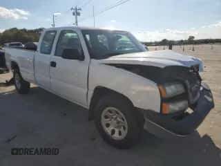 ✅ 2005 Chevrolet Silverado 1500 • VIN: 1GCEC19T45E323283 • Lot: 72714604. Wystawiony na Copart z przebiegiem 178 411 mil mil. Skorzystaj z bezpłatnego archiwum sprzedaży aukcyjnych z USA i zobacz szczegółowy raport historii pojazdu na DreamBid. Zdjęcie 4.