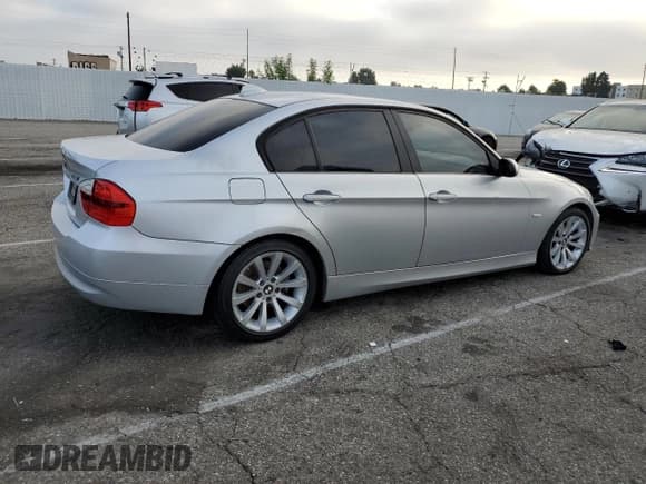 ✅ 2006 BMW 3 Series 325i • VIN: WBAVB17576NK32174 • Lot: 69791275. Wystawiony na Copart z przebiegiem Nie podano. Bezpłatny archiwum sprzedaży aukcyjnych z USA i szczegółowy raport historii pojazdu na DreamBid. Zdjęcie 3.