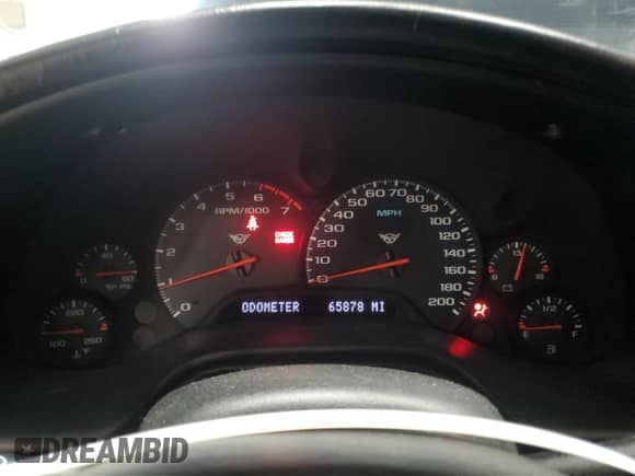 2004 Chevrolet Corvette z VIN 1G1YY22G645133638, wystawiony jako Copart lot #87247835 z przebiegiem 65 878 mil mil oraz Szkoda całkowita • Salvage title. Historia ofert i sprzedaży dostępna na DreamBid. Obrazek 9.