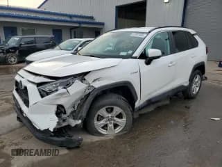 ✅ 2021 Toyota RAV4 Hybrid XLE • VIN: 4T3RWRFV6MU047774 • Lot: 67887885. Wystawiony na Copart z przebiegiem 89 988 mil. Bezpłatny archiwum sprzedaży aukcyjnych z USA i szczegółowy raport historii pojazdu na DreamBid. Zdjęcie 1.