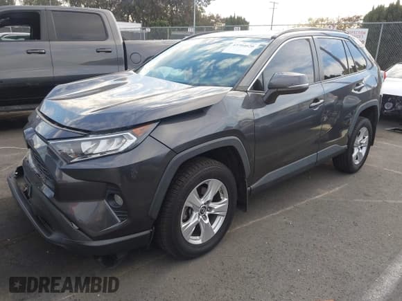 ✅ 2019 Toyota RAV4 XLE • VIN: 2T3W1RFV5KW043150 • Lot: 43704020. Listed on IAAI with 65,218 mi. Free auction sales archive from the USA and detailed vehicle history report at DreamBid. Image 2.