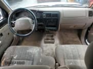 ✅ 1999 Toyota Tacoma • VIN: 4TAVL52N8XZ435689 • Lot: 52162105. Wystawiony na Copart z przebiegiem 2 317 301 mil. Bezpłatny archiwum sprzedaży aukcyjnych z USA i szczegółowy raport historii pojazdu na DreamBid. Zdjęcie 8.