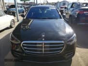 ✅ 2022 Mercedes-Benz S 500 • VIN: W1K6G6DB6NA086572 • Lot: 67462832. Wystawiony na Copart z przebiegiem 8 829 mil. Bezpłatny archiwum sprzedaży aukcyjnych z USA i szczegółowy raport historii pojazdu na DreamBid. Zdjęcie 5.