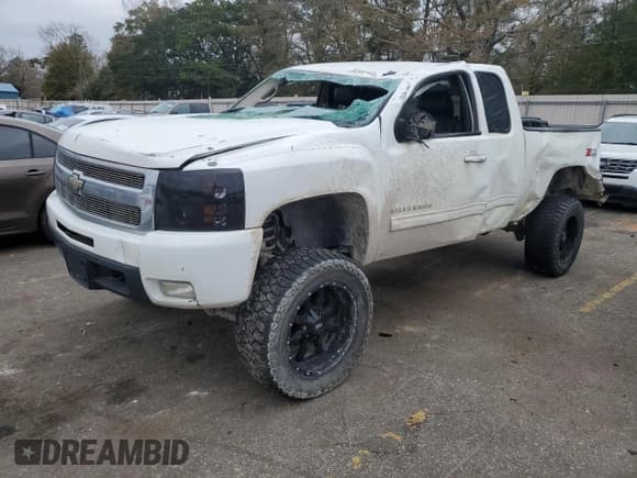 ✅ 2010 Chevrolet Silverado 1500 • VIN: 1GCSKTE27AZ136251 • Lot: 70200014. Wystawiony na Copart z przebiegiem 195 243 mil. Bezpłatny archiwum sprzedaży aukcyjnych z USA i szczegółowy raport historii pojazdu na DreamBid. Zdjęcie 1.