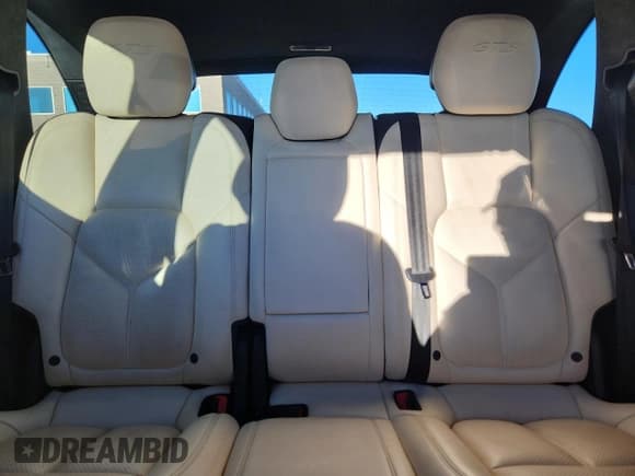 ✅ 2017 Porsche Cayenne GTS • VIN: WP1AD2A22HLA83167 • Lot: 92231845. Wystawiony na Copart z przebiegiem 116 913 mil. Bezpłatny archiwum sprzedaży aukcyjnych z USA i szczegółowy raport historii pojazdu na DreamBid. Zdjęcie 10.