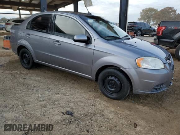 2010 Chevrolet Aveo 1LT z VIN KL1TD5DE7AB133453, wystawiony jako Copart lot #83404924 z przebiegiem 121 847 mil mil oraz Czysty tytuł • Clean title. Historia ofert i sprzedaży dostępna na DreamBid. Obrazek 4.