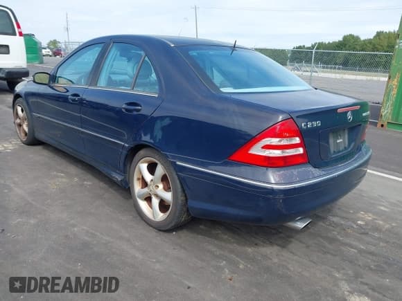 ✅ 2005 Mercedes-Benz C 230 Kompressor • VIN: WDBRF40J75F725331 • Lot: 43222912. Wystawiony na IAAI z przebiegiem 245 268 mil. Bezpłatny archiwum sprzedaży aukcyjnych z USA i szczegółowy raport historii pojazdu na DreamBid. Zdjęcie 3.