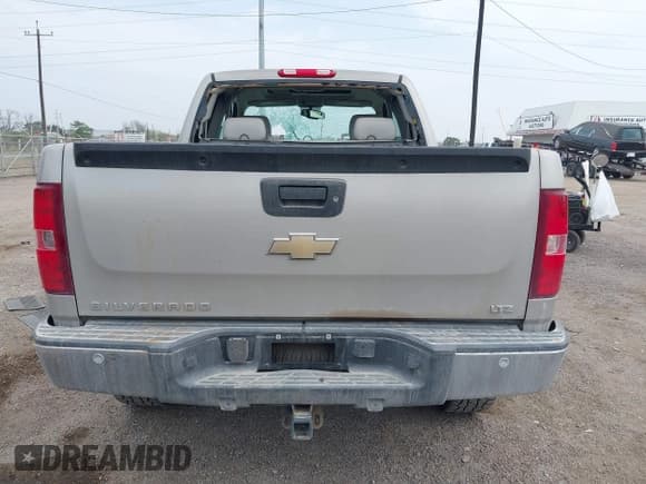 ✅ 2008 Chevrolet Silverado 1500 • VIN: 1GCEC19YX8Z293442 • Lot: 41645039. Wystawiony na IAAI z przebiegiem 128 008 mil. Bezpłatny archiwum sprzedaży aukcyjnych z USA i szczegółowy raport historii pojazdu na DreamBid. Zdjęcie 17.