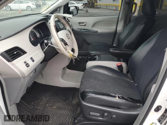 ✅ 2014 Toyota Sienna SE • VIN: 5TDXK3DC2ES520428 • Lot: 82166805. Listed on Copart with 161,322 mi. Free auction sales archive from the USA and detailed vehicle history report at DreamBid. Image 7.