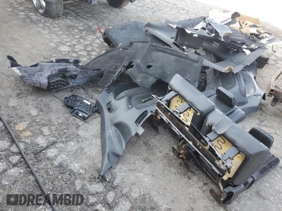 ✅ 2020 Dodge Durango R/T • VIN: 1C4SDJCTXLC114874 • Lot: 69498805. Wystawiony na Copart z przebiegiem Nie podano. Bezpłatny archiwum sprzedaży aukcyjnych z USA i szczegółowy raport historii pojazdu na DreamBid. Zdjęcie 13.