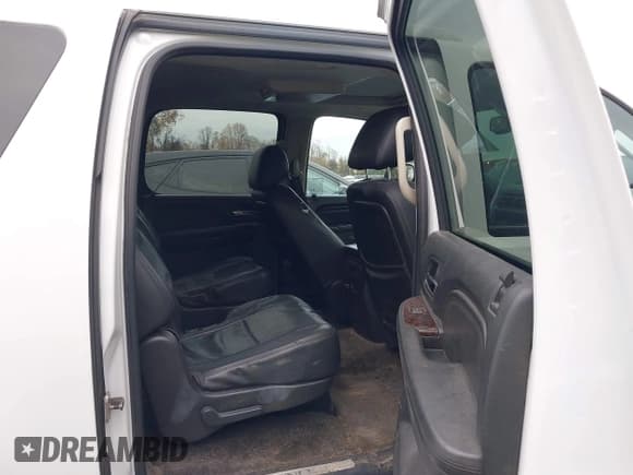 ✅ 2011 GMC Yukon XL Denali • VIN: 1GKS2MEF6BR337721 • Lot: 43720790. Wystawiony na IAAI z przebiegiem 187 527 mil. Bezpłatny archiwum sprzedaży aukcyjnych z USA i szczegółowy raport historii pojazdu na DreamBid. Zdjęcie 8.