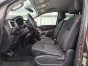 ✅ 2017 Nissan Titan S • VIN: 1N6AA1CJ2HN553031 • Lot: 59764065. Wystawiony na Copart z przebiegiem 148 012 mil. Bezpłatny archiwum sprzedaży aukcyjnych z USA i szczegółowy raport historii pojazdu na DreamBid. Zdjęcie 7.