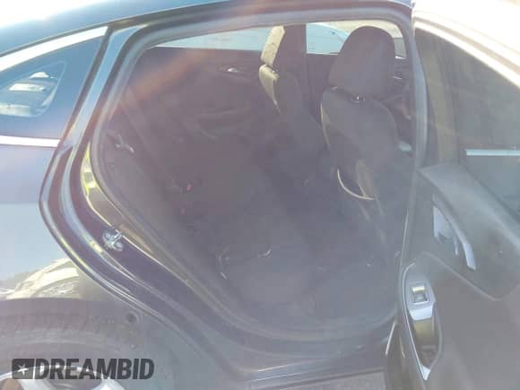 2018 Chevrolet Malibu LS с VIN 1G1ZC5ST5JF177878, выставлен на аукционе IAAI как лот 43008381 с пробегом 182 783 миль миль и . История ставок и продаж доступна на DreamBid. Изображение 8.