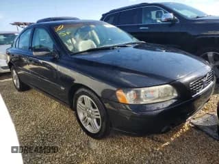 ✅ 2005 Volvo S60 • VIN: YV1RH592752430230 • Лот: 73945014. Опубликован ранее на Copart с пробегом 150 687 миль. Бесплатный доступ к архиву аукционных продаж из США и подробный отчёт об истории автомобиля на DreamBid. Изображение 4.