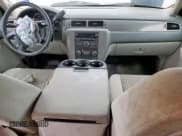 ✅ 2009 Chevrolet Suburban LS • VIN: 1GNFC160X9R175399 • Lot: 84414205. Wystawiony na Copart z przebiegiem 150 715 mil. Bezpłatny archiwum sprzedaży aukcyjnych z USA i szczegółowy raport historii pojazdu na DreamBid. Zdjęcie 8.