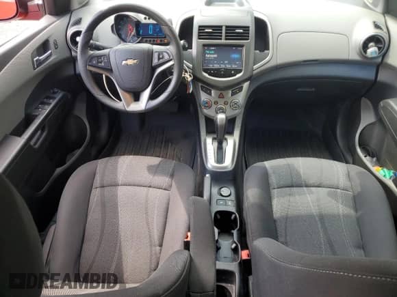 2015 Chevrolet Sonic LT z VIN 1G1JC5SG3F4139150, wystawiony jako Copart lot #67015864 z przebiegiem 39 057 mil mil oraz Szkoda całkowita • Salvage title. Historia ofert i sprzedaży dostępna na DreamBid. Obrazek 8.