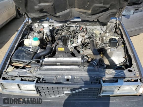 ✅ 1987 Volvo 740 • VIN: YV1FX8757H1113272 • Lot: 54231785. Wystawiony na Copart z przebiegiem 230 446 mil. Bezpłatny archiwum sprzedaży aukcyjnych z USA i szczegółowy raport historii pojazdu na DreamBid. Zdjęcie 11.