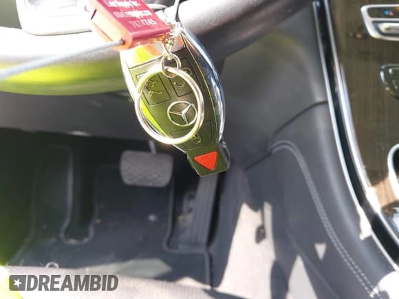 ✅ 2016 Mercedes-Benz GLC 300 • VIN: WDC0G4JB6GF107252 • Lot: 43368745. Listed on IAAI with 56,082 mi. Free auction sales archive from the USA and detailed vehicle history report at DreamBid. Image 11.