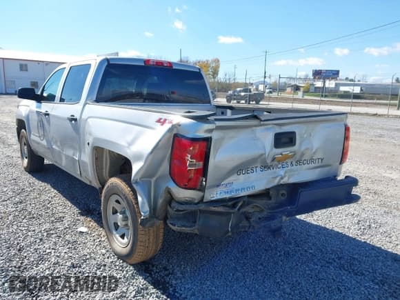 ✅ 2018 Chevrolet Silverado 1500 Work Truck • VIN: 3GCUKNEC0JG640413 • Lot: 43582205. Wystawiony na IAAI z przebiegiem 65 365 mil. Bezpłatny archiwum sprzedaży aukcyjnych z USA i szczegółowy raport historii pojazdu na DreamBid. Zdjęcie 3.