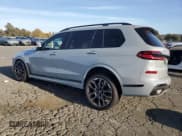 ✅ 2024 BMW X7 xDrive40i • VIN: 5UX23EM02R9S43257 • Lot: 90613175. Wystawiony na Copart z przebiegiem 30 303 mil. Bezpłatny archiwum sprzedaży aukcyjnych z USA i szczegółowy raport historii pojazdu na DreamBid. Zdjęcie 2.