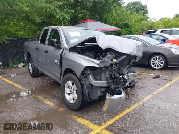 2024 Ram 1500 SLT z VIN 1C6RR6GG7RS122639, wystawiony jako IAAI lot #42777473 z przebiegiem 46 397 mil mil oraz . Historia ofert i sprzedaży dostępna na DreamBid. Obrazek 1.