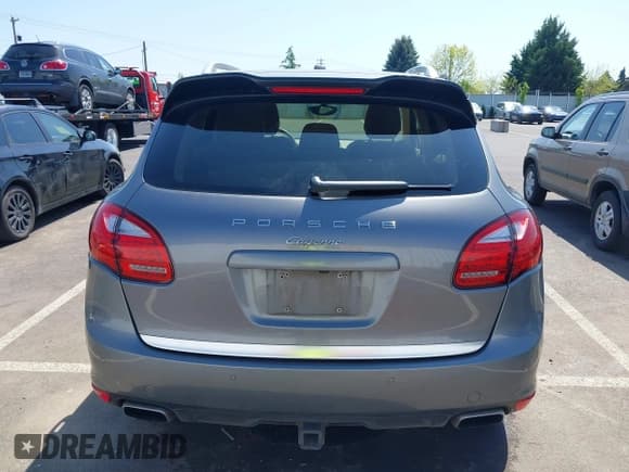 ✅ 2013 Porsche Cayenne • VIN: WP1AA2A24DLA19117 • Lot: 42111056. Wystawiony na IAAI z przebiegiem 117 632 mil. Bezpłatny archiwum sprzedaży aukcyjnych z USA i szczegółowy raport historii pojazdu na DreamBid. Zdjęcie 17.