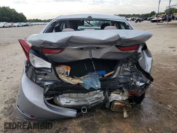 ✅ 2016 Hyundai Elantra SE • VIN: 5NPDH4AE7GH674896 • Lot: 70303085. Wystawiony na Copart z przebiegiem 103 952 mil. Bezpłatny archiwum sprzedaży aukcyjnych z USA i szczegółowy raport historii pojazdu na DreamBid. Zdjęcie 6.