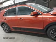 ✅ 2023 Kia Niro SX Touring • VIN: KNDCT3LE9P5059378 • Lot: 42444098. Wystawiony na IAAI z przebiegiem 19 855 mil. Bezpłatny archiwum sprzedaży aukcyjnych z USA i szczegółowy raport historii pojazdu na DreamBid. Zdjęcie 13.