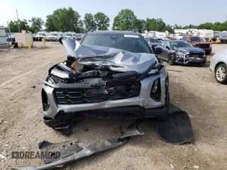 ✅ 2025 Chevrolet Equinox FWD LT • VIN: 3GNAXHEG4SL117971 • Lot: 60043585. Wystawiony na Copart z przebiegiem Nie podano. Bezpłatny archiwum sprzedaży aukcyjnych z USA i szczegółowy raport historii pojazdu na DreamBid. Zdjęcie 5.