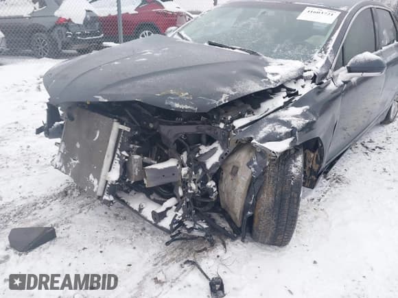 ✅ 2013 Lincoln MKZ • VIN: 3LN6L2GK0DR825820 • Lot: 41603721. Wystawiony na IAAI z przebiegiem 110 837 mil. Bezpłatny archiwum sprzedaży aukcyjnych z USA i szczegółowy raport historii pojazdu na DreamBid. Zdjęcie 6.