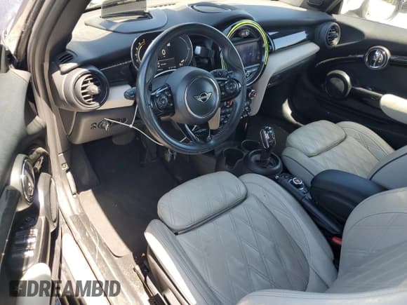 ✅ 2021 MINI Convertible Cooper S • VIN: WMWWJ5C05M3M47084 • Lot: 67148875. Listed on Copart with 32,758 mi. Free auction sales archive from the USA and detailed vehicle history report at DreamBid. Image 8.