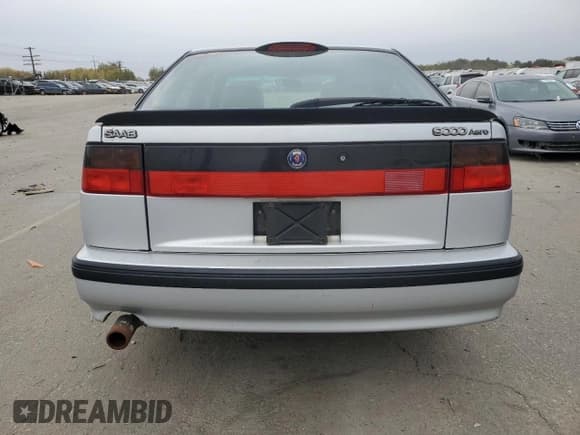 ✅ 1995 Saab 9000 • VIN: YS3CH65R3S1022550 • Лот: 77462574. Опубликован ранее на Copart с пробегом 259 696 миль. Бесплатный доступ к архиву аукционных продаж из США и подробный отчёт об истории автомобиля на DreamBid. Изображение 6.