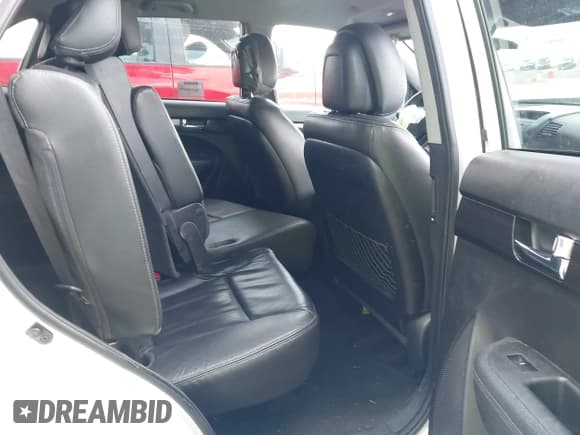 ✅ 2013 Kia Sorento EX • VIN: 5XYKU3A26DG386440 • Lot: 42742532. Listed on IAAI with 225,813 mi. Free auction sales archive from the USA and detailed vehicle history report at DreamBid. Image 8.