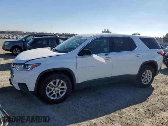 ✅ 2018 Chevrolet Traverse LS • VIN: 1GNERFKW9JJ285834 • Lot: 90102415. Wystawiony na Copart z przebiegiem 89 126 mil. Bezpłatny archiwum sprzedaży aukcyjnych z USA i szczegółowy raport historii pojazdu na DreamBid. Zdjęcie 1.