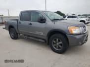 ✅ 2013 Nissan Titan S • VIN: 1N6AA0EC3DN314882 • Лот: 55065935. Опубликован ранее на Copart с пробегом 124 299 миль. Бесплатный доступ к архиву аукционных продаж из США и подробный отчёт об истории автомобиля на DreamBid. Изображение 4.