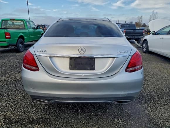 ✅ 2015 Mercedes-Benz C 300 Luxury • VIN: 55SWF4KB2FU016207 • Lot: 93934595. Listed on Copart with 167,632 mi. Free auction sales archive from the USA and detailed vehicle history report at DreamBid. Image 6.