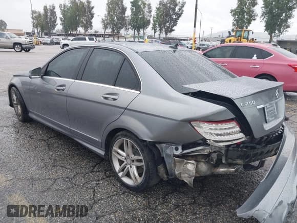 ✅ 2014 Mercedes-Benz C 250 Sport • VIN: WDDGF4HBXEG253583 • Lot: 42189407. Wystawiony na IAAI z przebiegiem 134 896 mil. Bezpłatny archiwum sprzedaży aukcyjnych z USA i szczegółowy raport historii pojazdu na DreamBid. Zdjęcie 3.