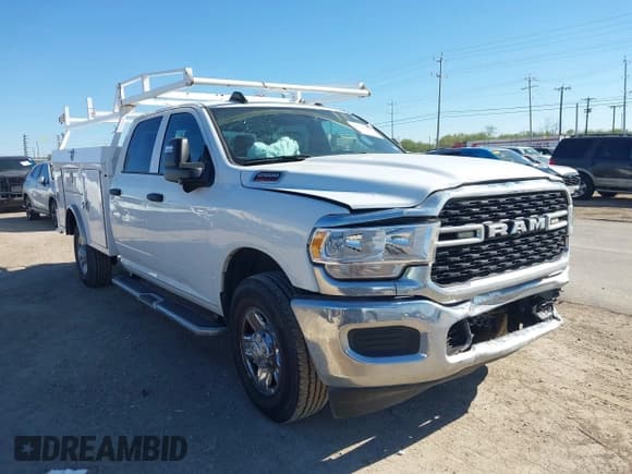 ✅ 2024 Ram 2500 Tradesman • VIN: 3C6UR4HJ5RG230712 • Lot: 43796460. Wystawiony na IAAI z przebiegiem 20 270 mil. Bezpłatny archiwum sprzedaży aukcyjnych z USA i szczegółowy raport historii pojazdu na DreamBid. Zdjęcie 1.