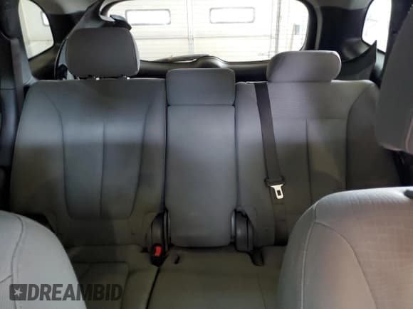 ✅ 2010 Hyundai Santa Fe GLS • VIN: 5NMSG3AB0AH381324 • Lot: 71398084. Listed on Copart with 87,001 mi. Free auction sales archive from the USA and detailed vehicle history report at DreamBid. Image 10.