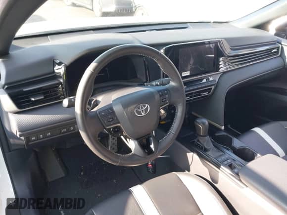 2025 Toyota Camry LE с VIN 4T1DAACK1SU043867, выставлен на аукционе IAAI как лот 43255400 с пробегом 11 131 миль миль и . История ставок и продаж доступна на DreamBid. Изображение 20.