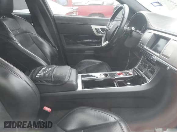 ✅ 2014 Jaguar XF SC • VIN: SAJWJ0EF3E8U10192 • Lot: 41925001. Wystawiony na IAAI z przebiegiem Nie podano. Bezpłatny archiwum sprzedaży aukcyjnych z USA i szczegółowy raport historii pojazdu na DreamBid. Zdjęcie 5.