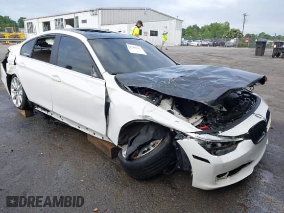 ✅ 2015 BMW 3 Series 320i • VIN: WBA3B1C54F5A05864 • Lot: 42718467. Listed on IAAI with Not provided. Free auction sales archive from the USA and detailed vehicle history report at DreamBid. Image 11.